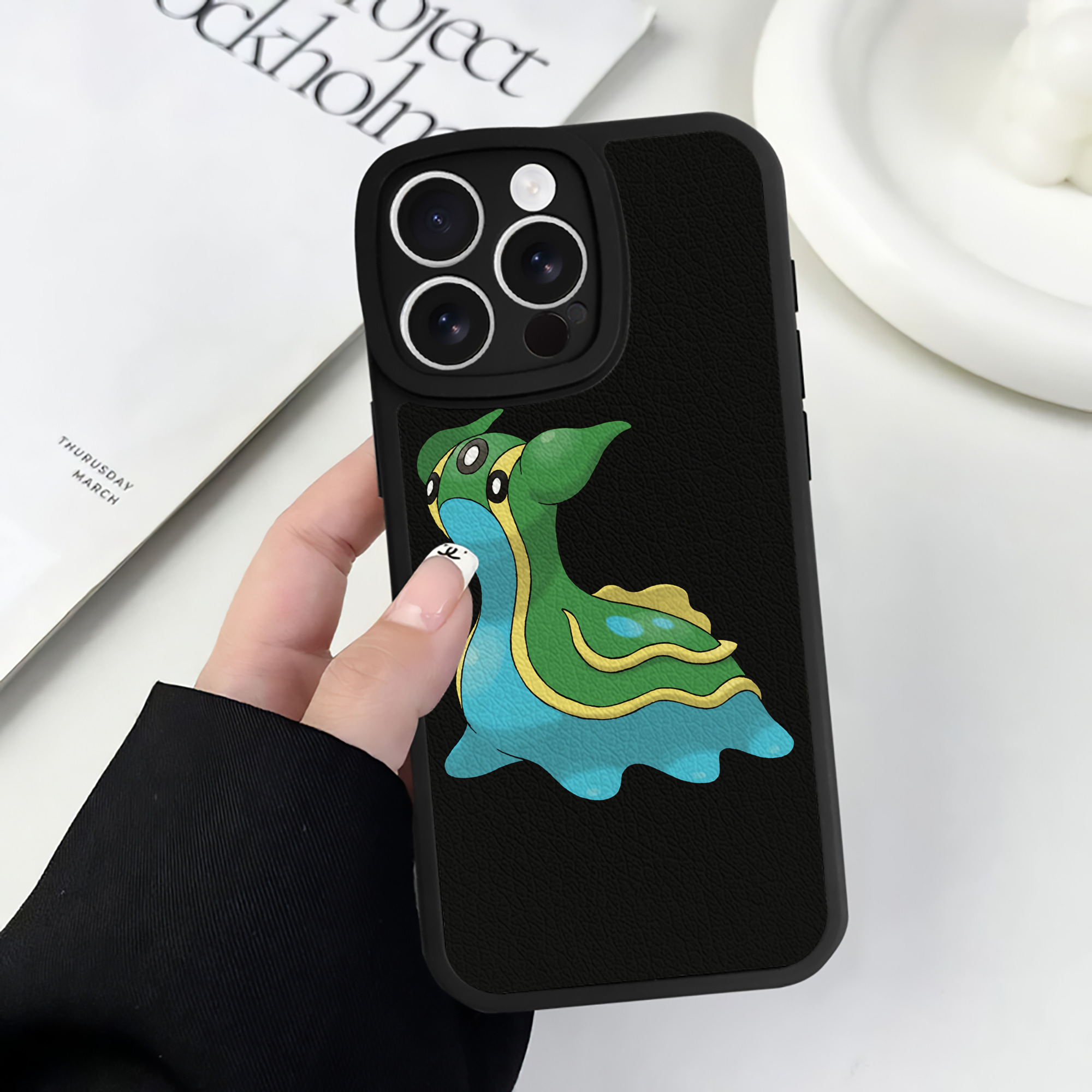 （画像用） ポケットモンスター Pokémon 【iPhone 16シリーズ対応】シリコンスマホケース（レザー調） 材質：シリコン